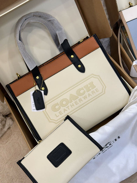 COAC.H FEILD 22 TOTE