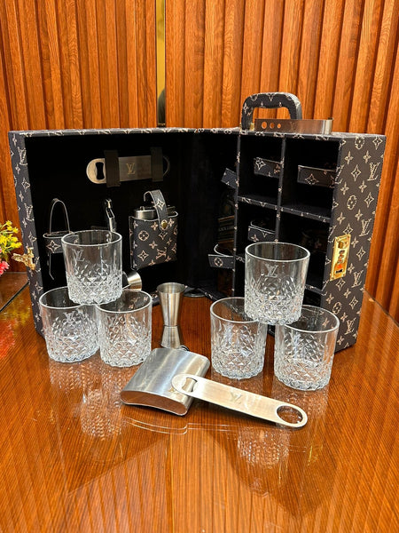 L0UIS VUITTI0N WHISKEY CASE