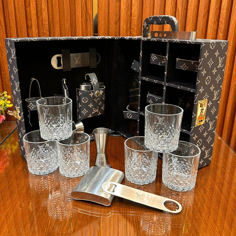 L0UIS VUITTI0N WHISKEY CASE