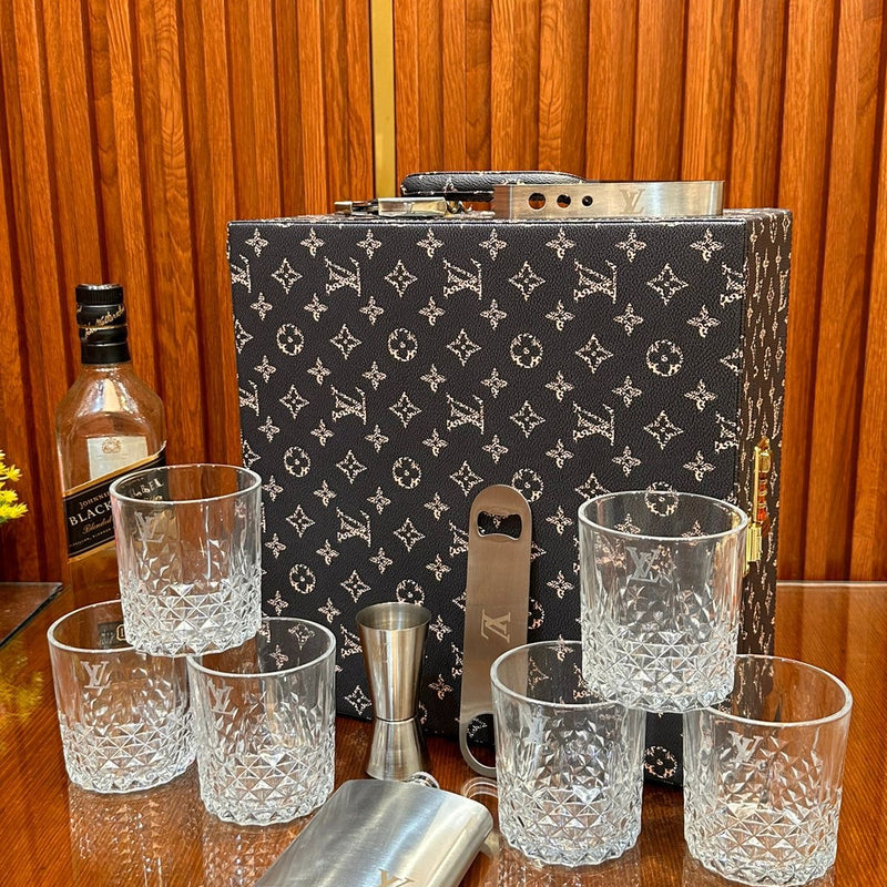 L0UIS VUITTI0N WHISKEY CASE