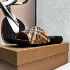 BURBERR.Y SLIDES