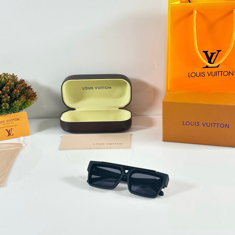 Loui.s Vuitto.n Black