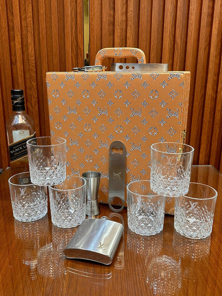 L0UIS VUITTI0N WHISKEY CASE
