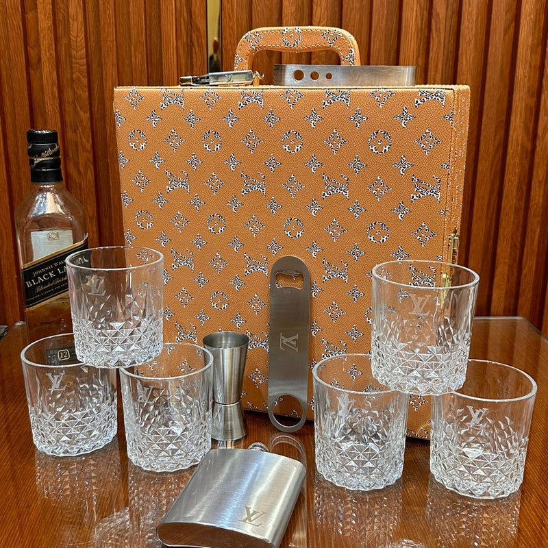 L0UIS VUITTI0N WHISKEY CASE