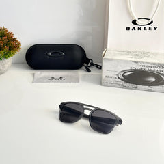 Oakleyy