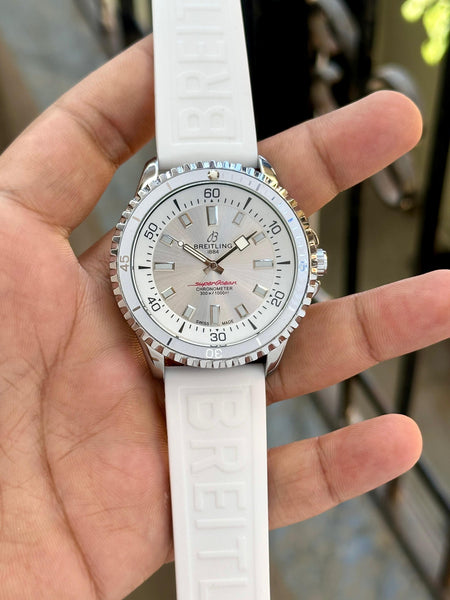 Brei.tling Super.ocean White quartz