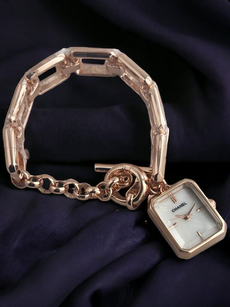 Cha.nel quartz movement