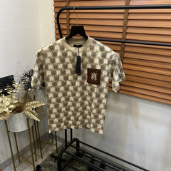AMI.RI  MONOGRAM PRINTED LEATHER POCKET IMPORTED DROP SHOULDER T-SHIRT
