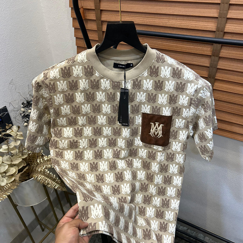 AMI.RI  MONOGRAM PRINTED LEATHER POCKET IMPORTED DROP SHOULDER T-SHIRT