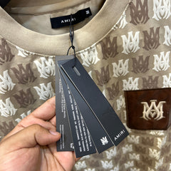 AMI.RI  MONOGRAM PRINTED LEATHER POCKET IMPORTED DROP SHOULDER T-SHIRT