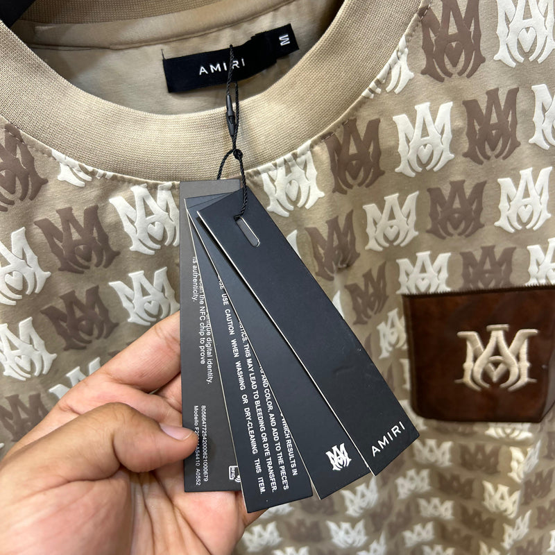 AMI.RI  MONOGRAM PRINTED LEATHER POCKET IMPORTED DROP SHOULDER T-SHIRT