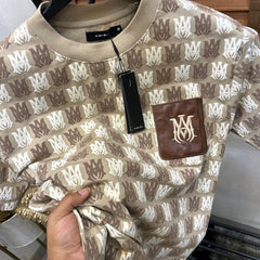 AMI.RI  MONOGRAM PRINTED LEATHER POCKET IMPORTED DROP SHOULDER T-SHIRT