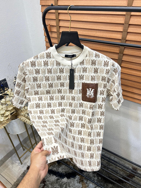 AMI.RI  MONOGRAM PRINTED LEATHER POCKET IMPORTED DROP SHOULDER T-SHIRT