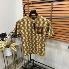 AMI.RI  MONOGRAM PRINTED LEATHER POCKET IMPORTED DROP SHOULDER T-SHIRT