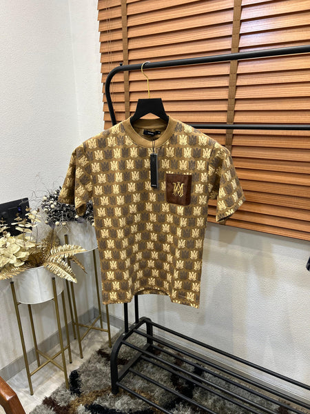 AMI.RI  MONOGRAM PRINTED LEATHER POCKET IMPORTED DROP SHOULDER T-SHIRT