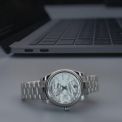 Rol.ex oyster date with white dial