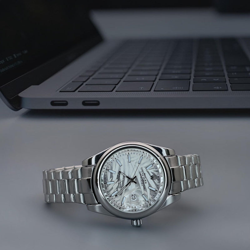 Rol.ex oyster date with white dial