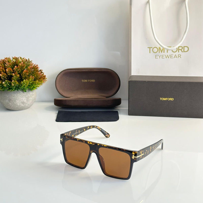 To.m Fo.rd sunglasses