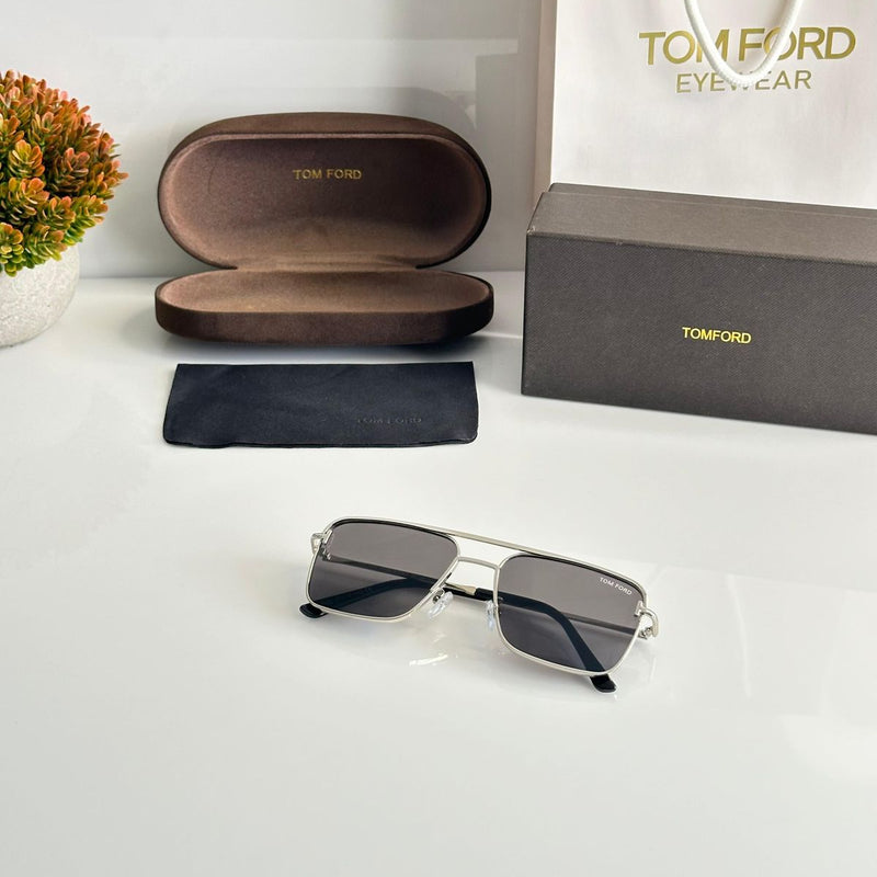 To.m Fo.rd sunglasses