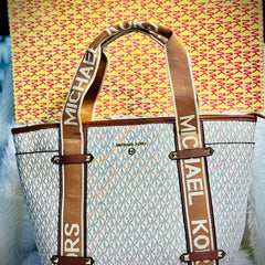 GIVEN.CHY ANTIG.ONA HANDBAG