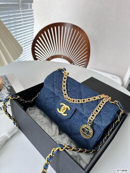 Cha.nel matelasse sling bag