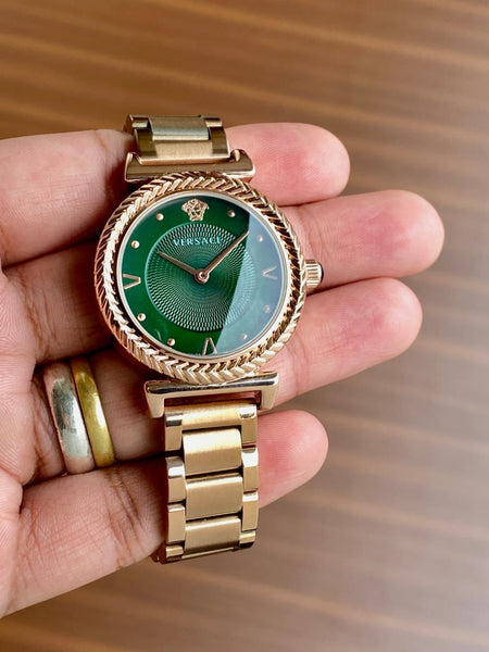 Ver.sace sleek and decent quartz