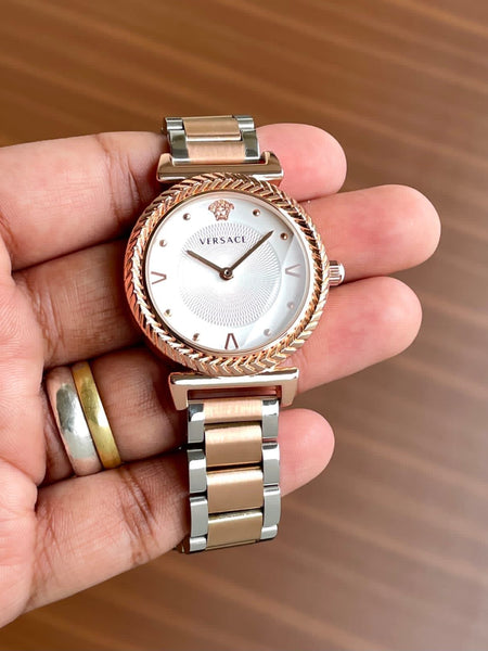 Ver.sace sleek and decent quartz