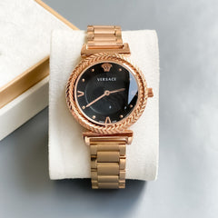 Ver.sace sleek and decent quartz