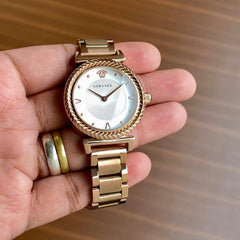Ver.sace sleek and decent quartz