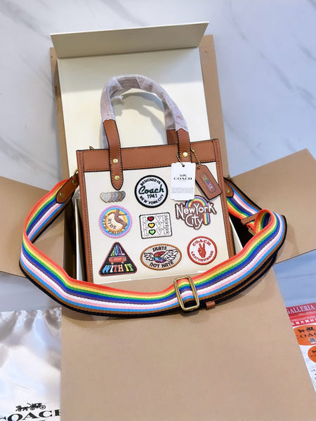 COA.CH FEILD TOTE 22 BAG IN COLORBLOCK WITH PATCHE