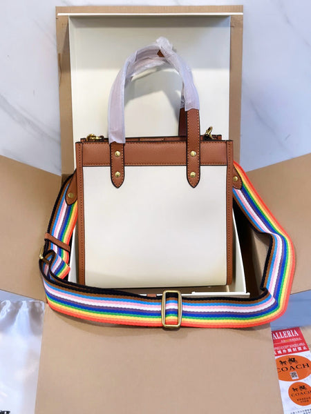 COA.CH FEILD TOTE 22 BAG IN COLORBLOCK WITH PATCHE