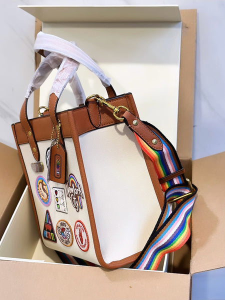 COA.CH FEILD TOTE 22 BAG IN COLORBLOCK WITH PATCHE