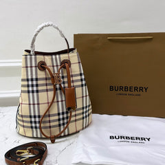 Burb.erry bu.cket bag