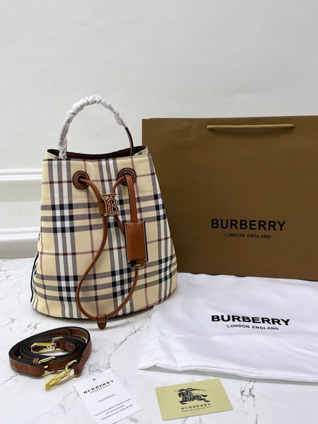 Burb.erry bu.cket bag