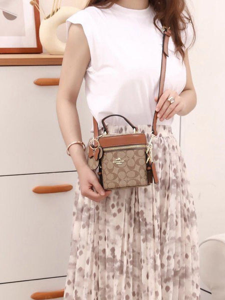 Coa.ch bucket bag with wallet