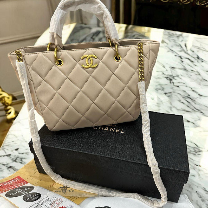 CHA.NEL MATT.ELESE SMALL SHOULDER BAG