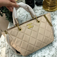CHA.NEL MATT.ELESE SMALL SHOULDER BAG