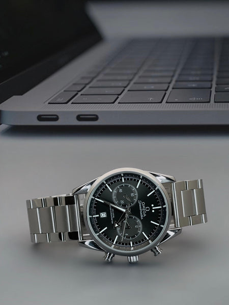 Om.ega speedmaster quartz