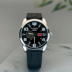 Tom.my Hil.figer th automatic