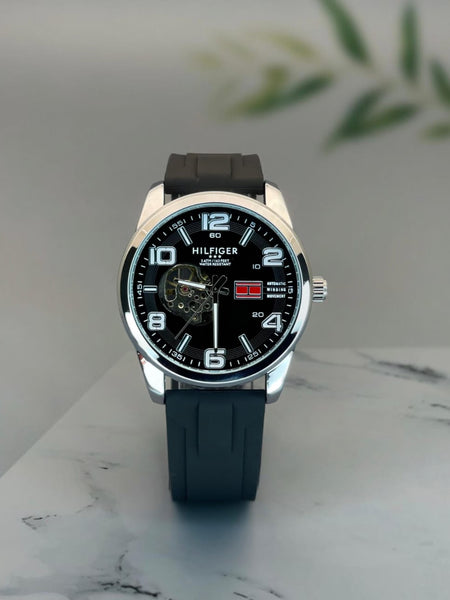 Tom.my Hil.figer th automatic