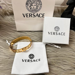 Ve.rsace bracelet