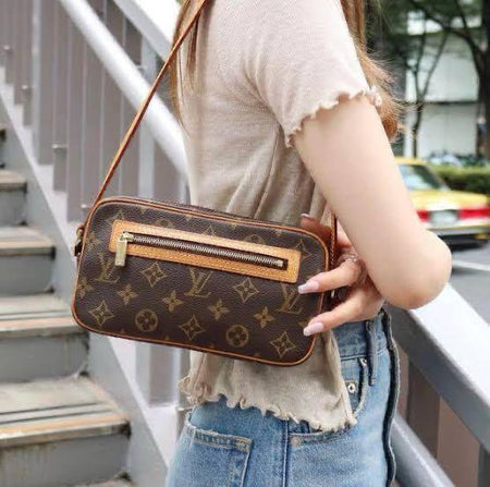 LOU.IS VUIT.TON MONOGRAM POCHETTE CITE