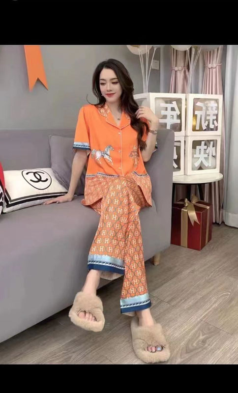 LADIES SATIN NIGHT SUIT